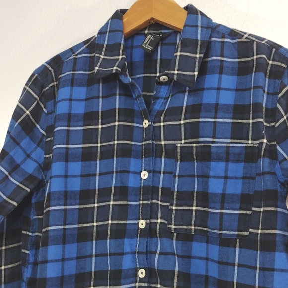 🛍️🎉 4/24💲 Forever 21 Blue Flannel Button Down Size S - Picture 2 of 5